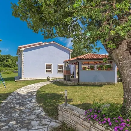 Ella Villa Krsan