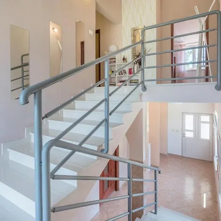 Villa Ella