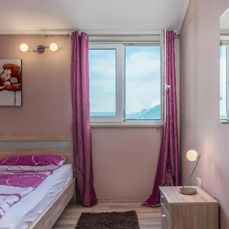 Ella Villa *