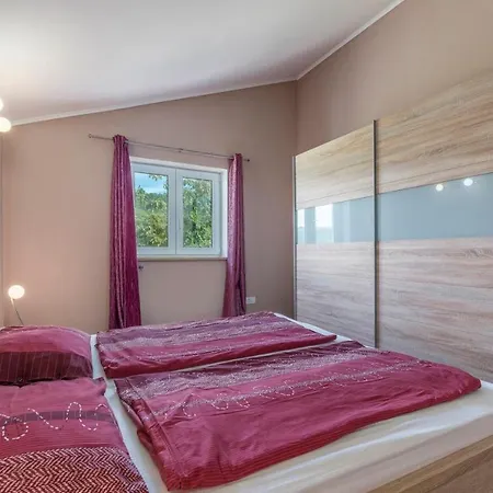 Ella Villa Kršan